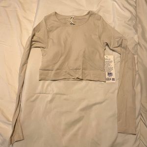 Lululemon Ebb to street long sleeve size 4